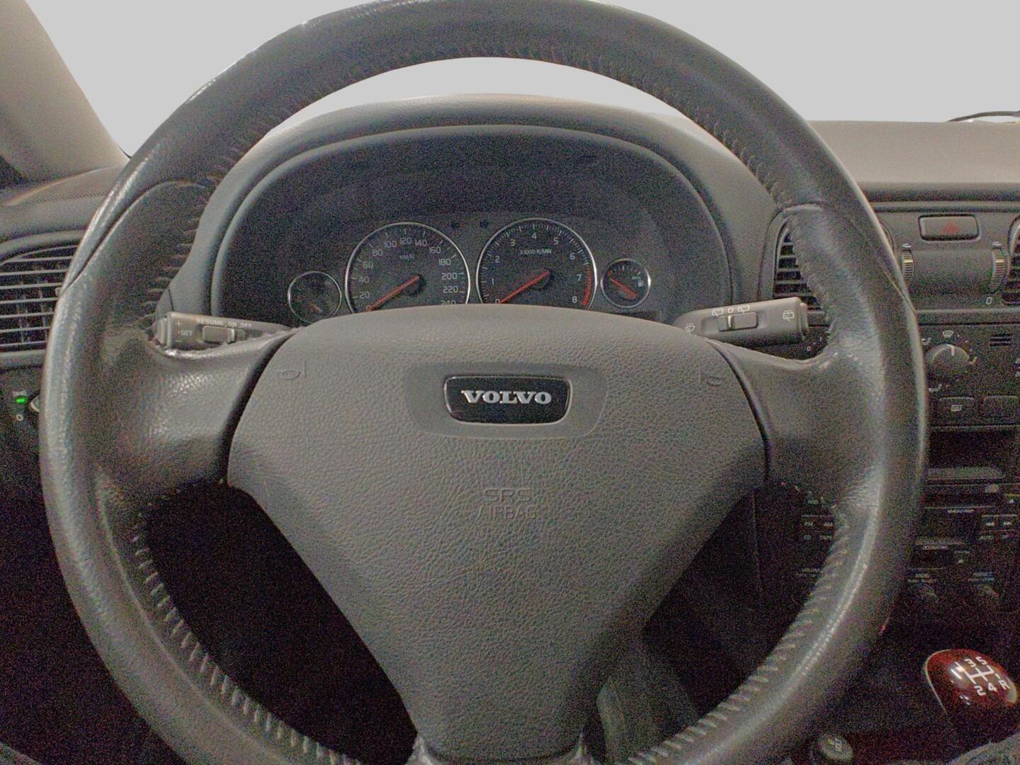 VOLVO V40 2004