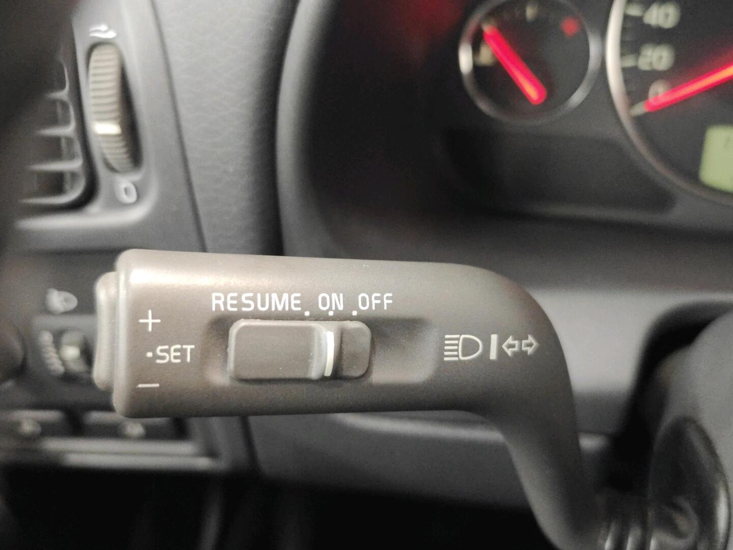VOLVO V40 2004