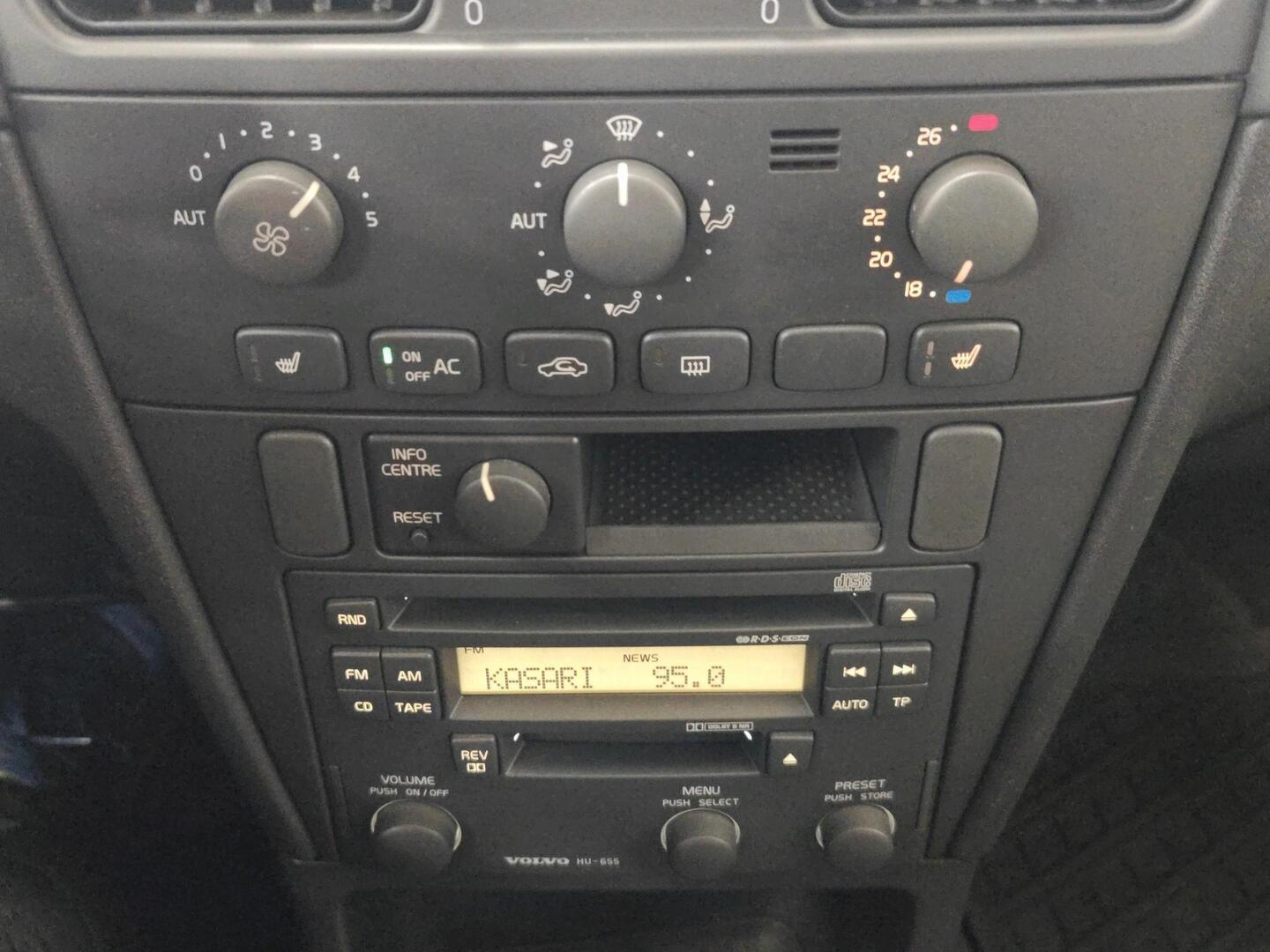 VOLVO V40 2004
