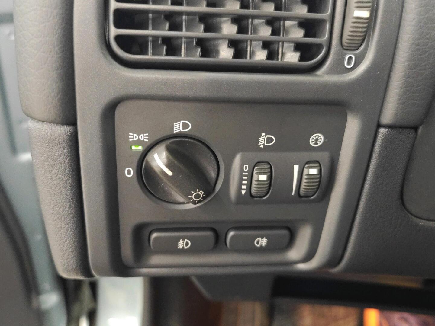VOLVO V40 2004