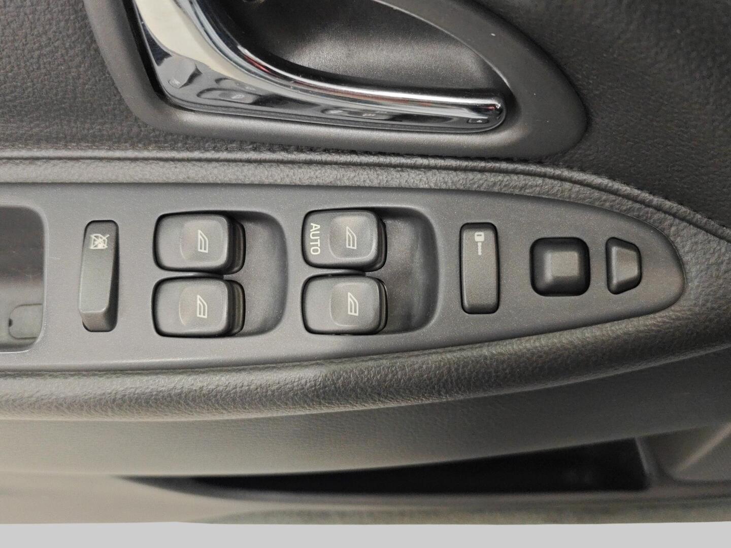 VOLVO V40 2004