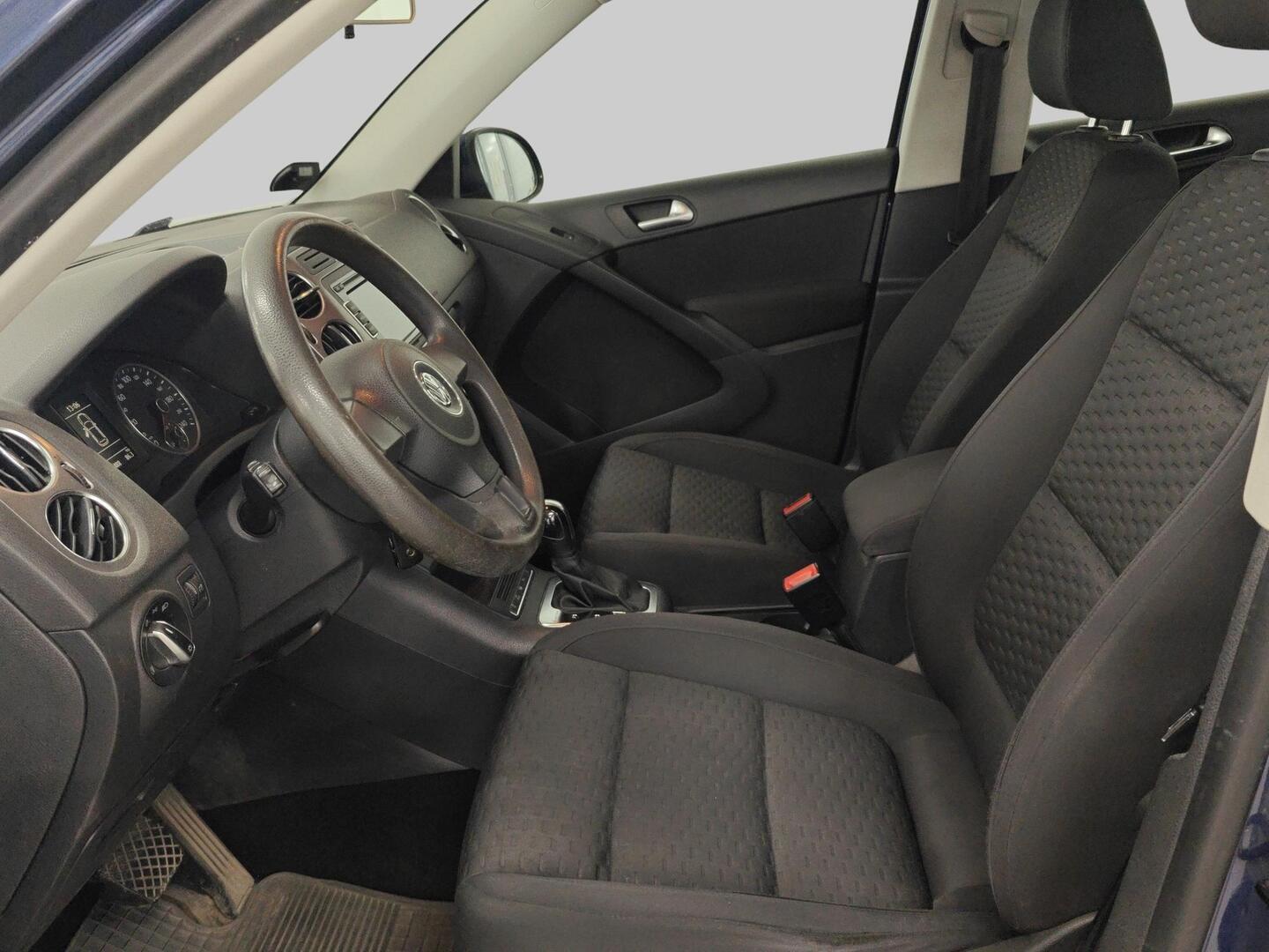 VOLKSWAGEN Tiguan 2011