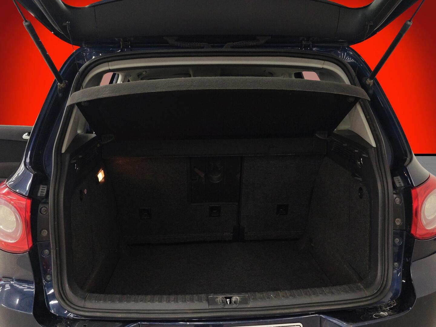 VOLKSWAGEN Tiguan 2011