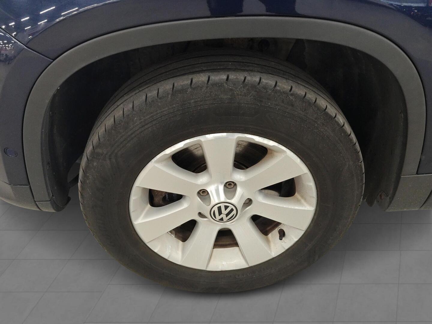 VOLKSWAGEN Tiguan 2011