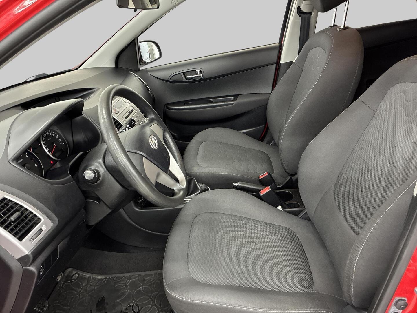 HYUNDAI i20 2012