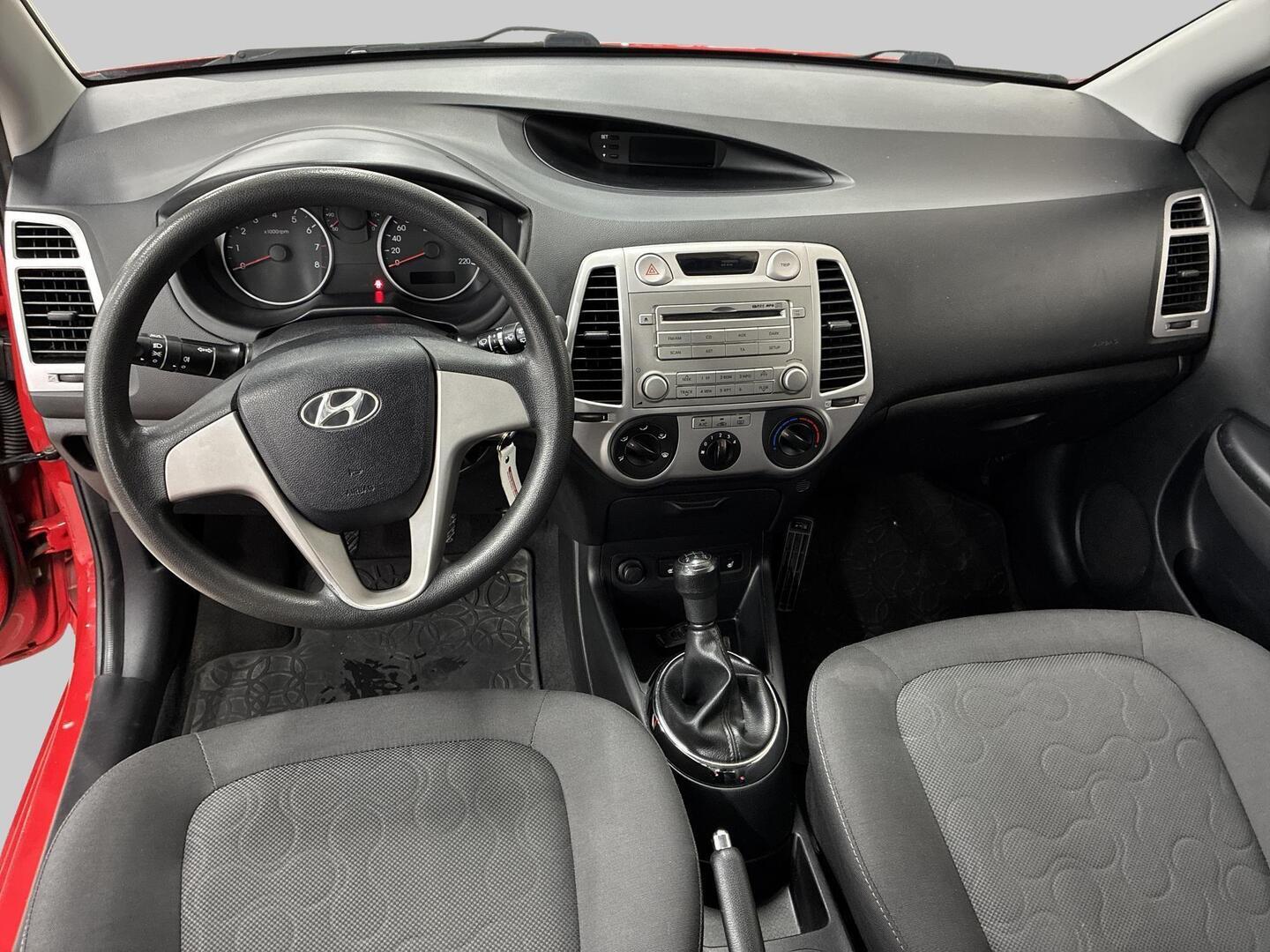 HYUNDAI i20 2012