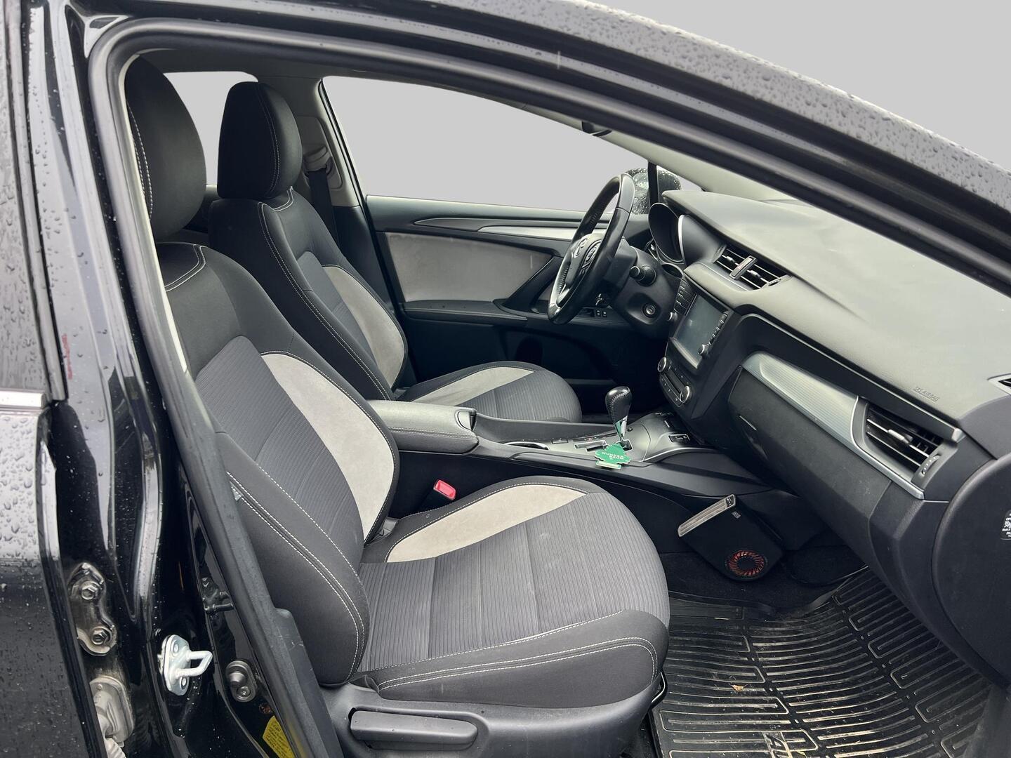 TOYOTA Avensis 2018