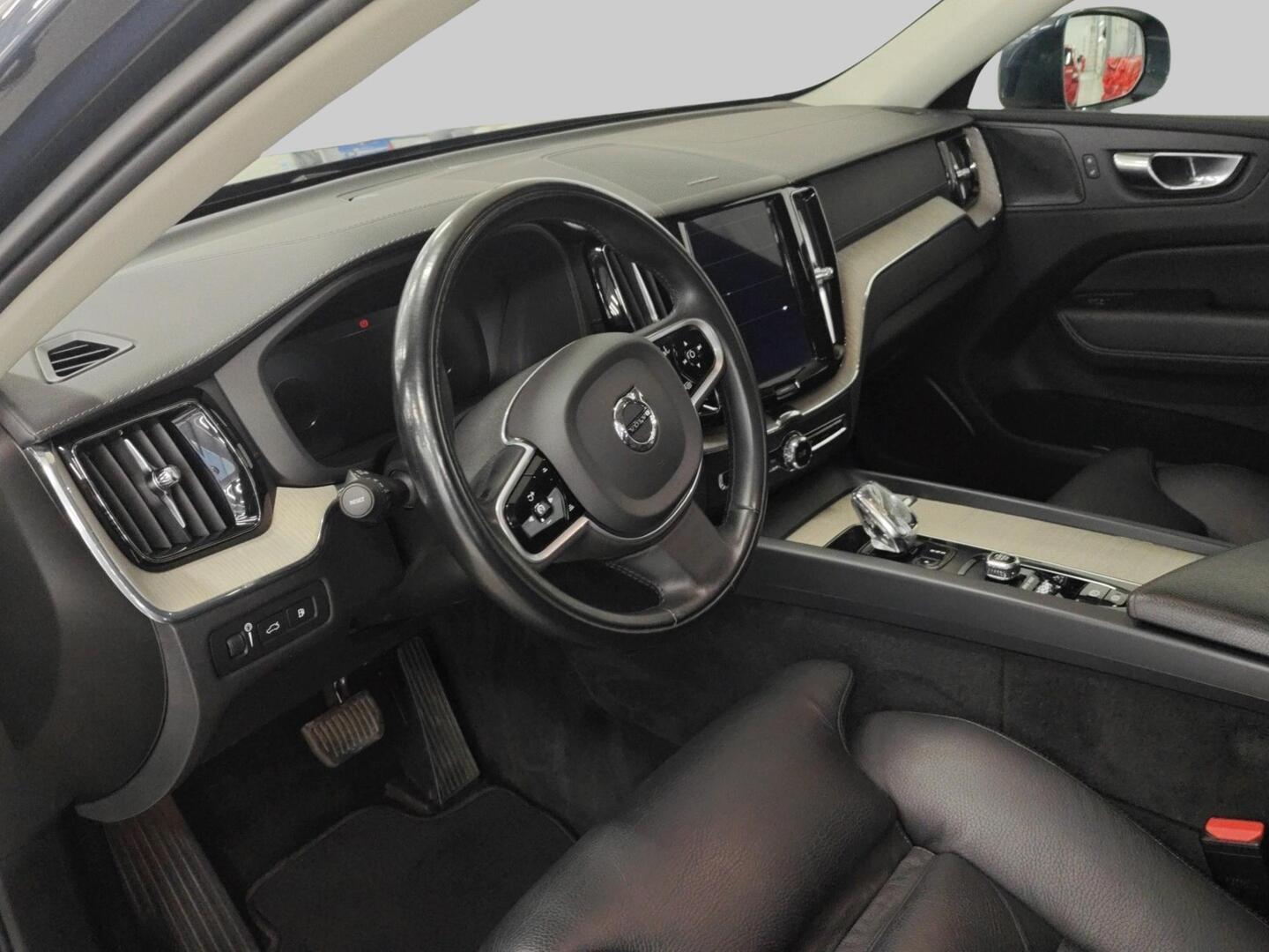 VOLVO XC60 2021