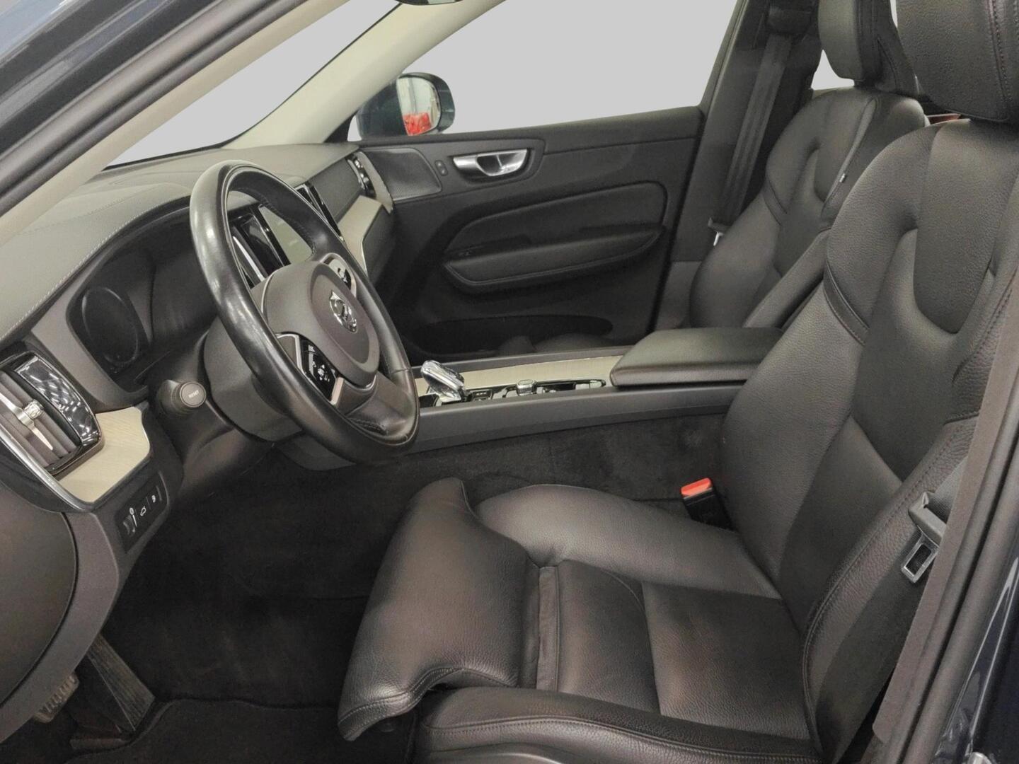VOLVO XC60 2021