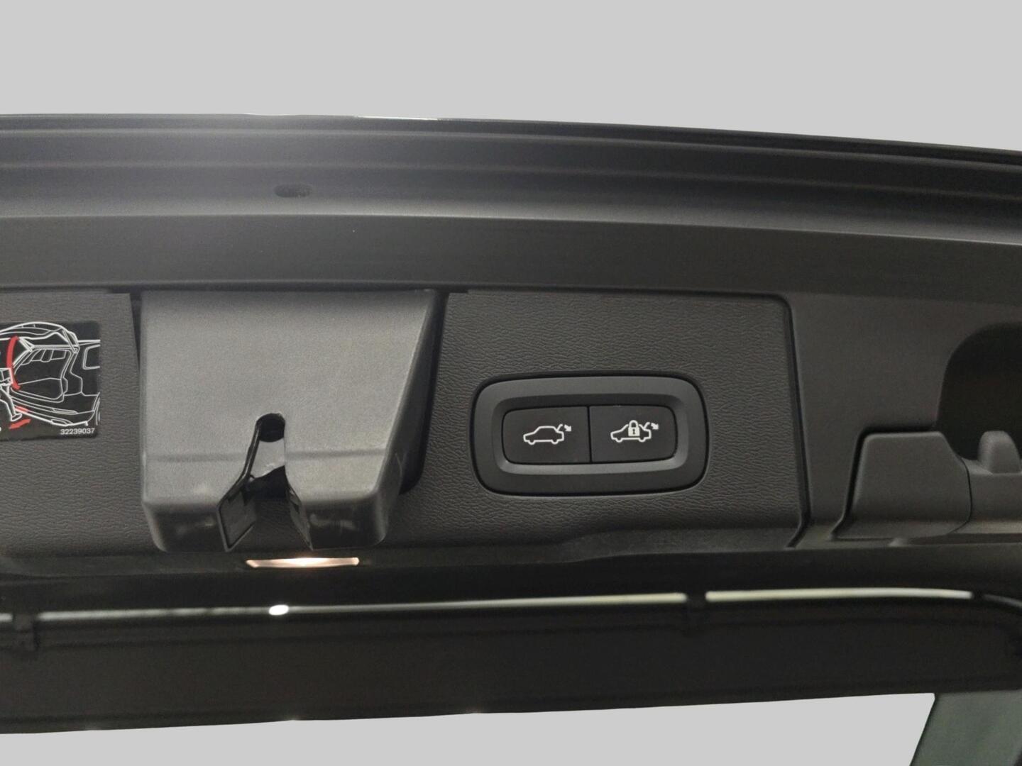 VOLVO XC60 2021