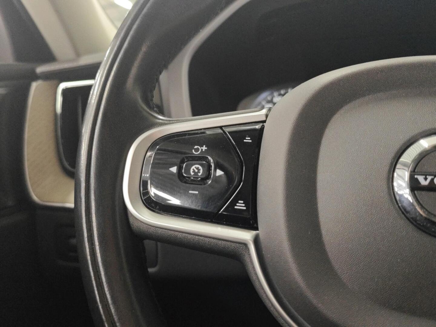 VOLVO XC60 2021
