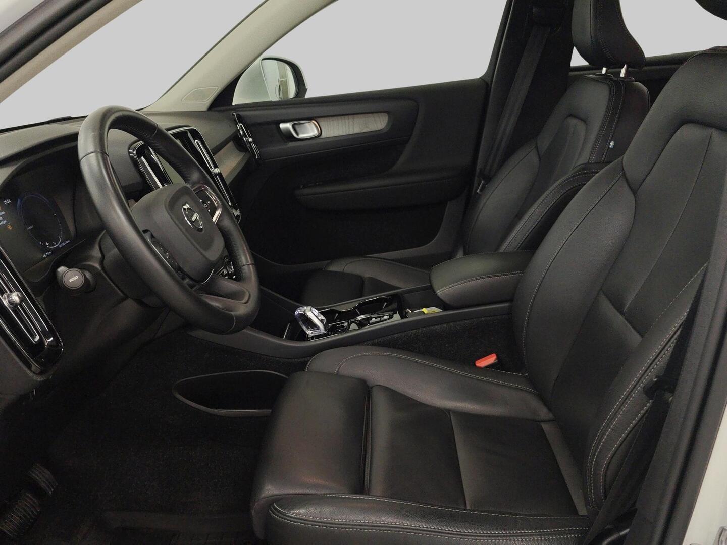 VOLVO XC40 2020