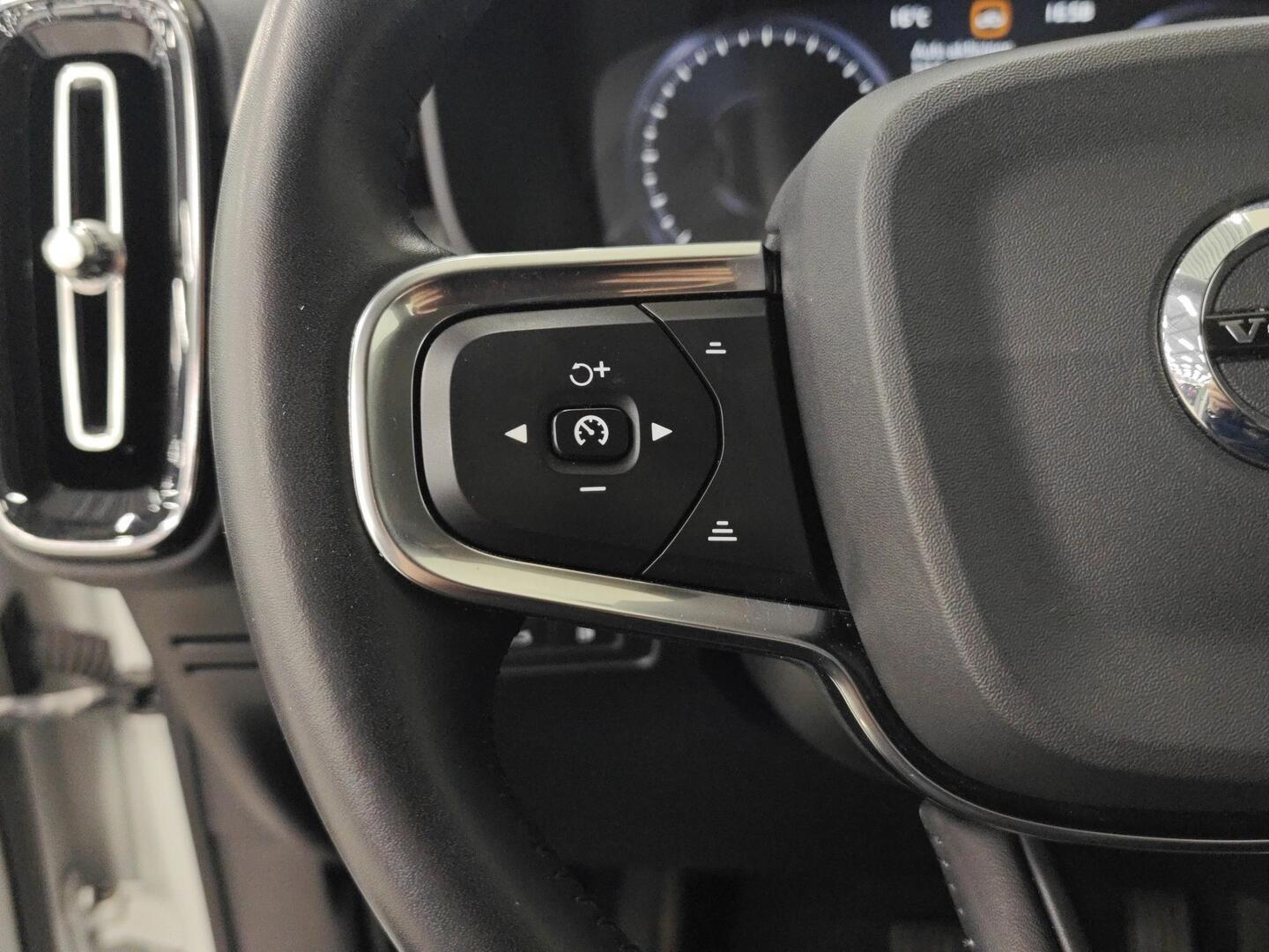 VOLVO XC40 2020