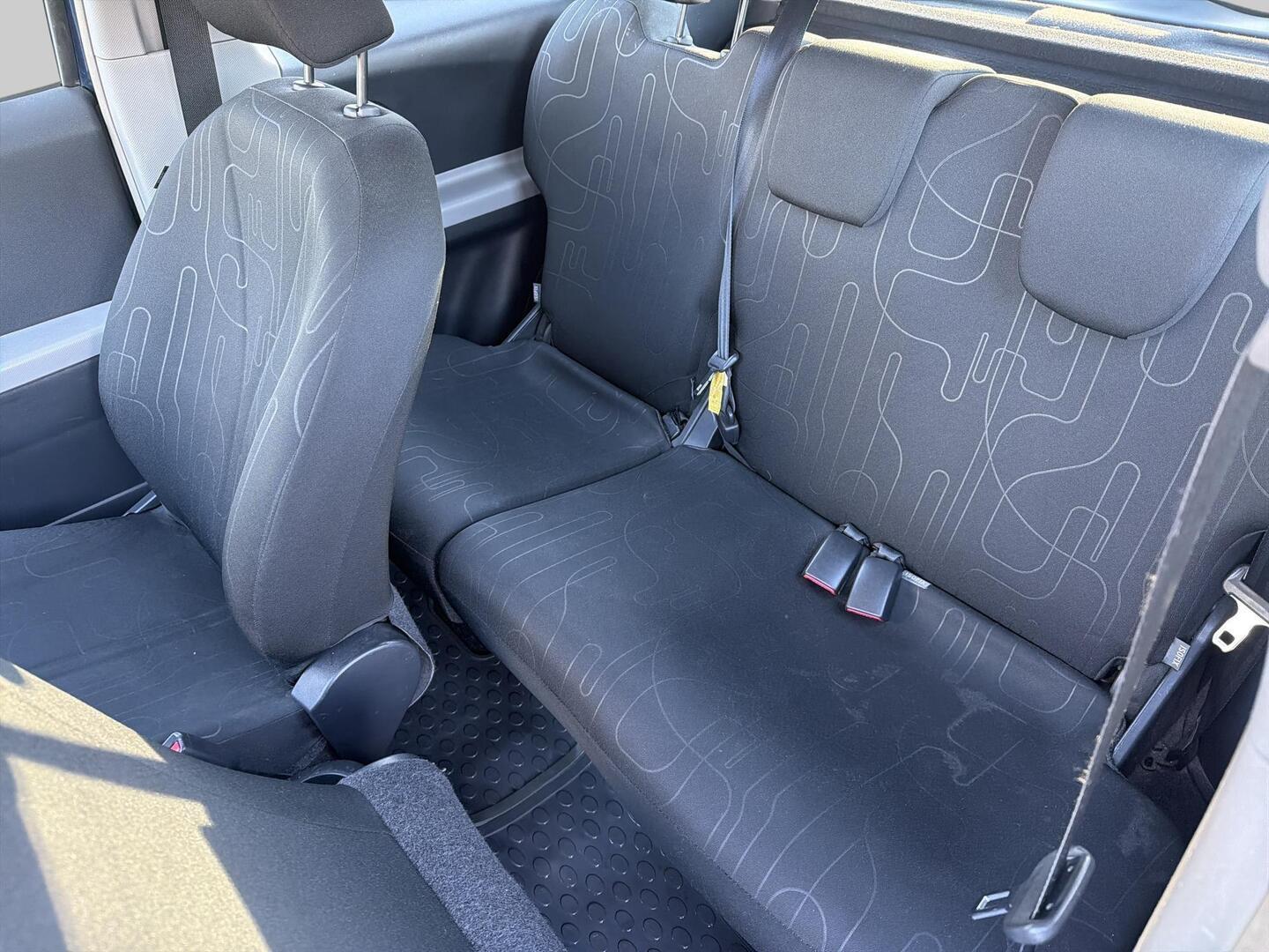 TOYOTA Yaris 2010