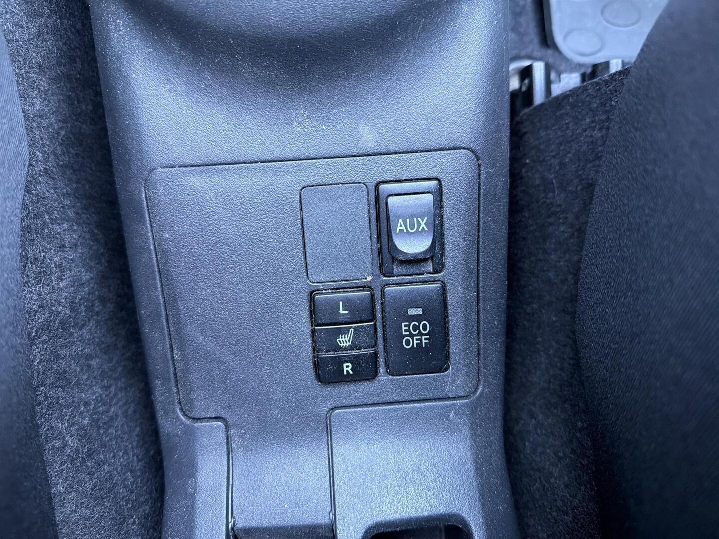 TOYOTA Yaris 2010