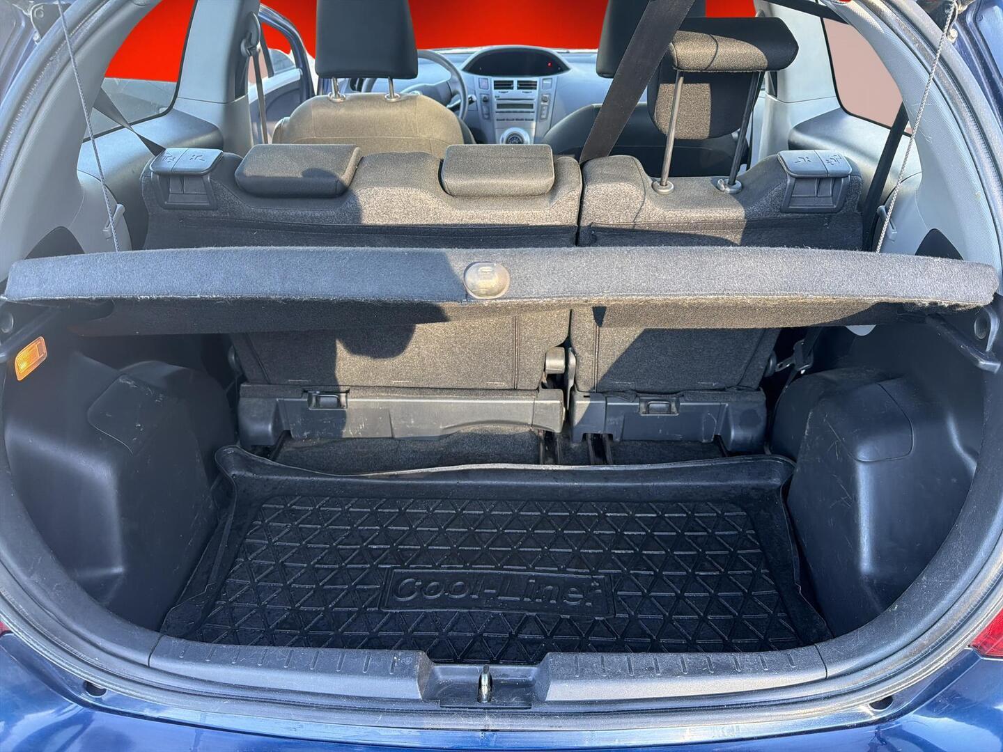 TOYOTA Yaris 2010