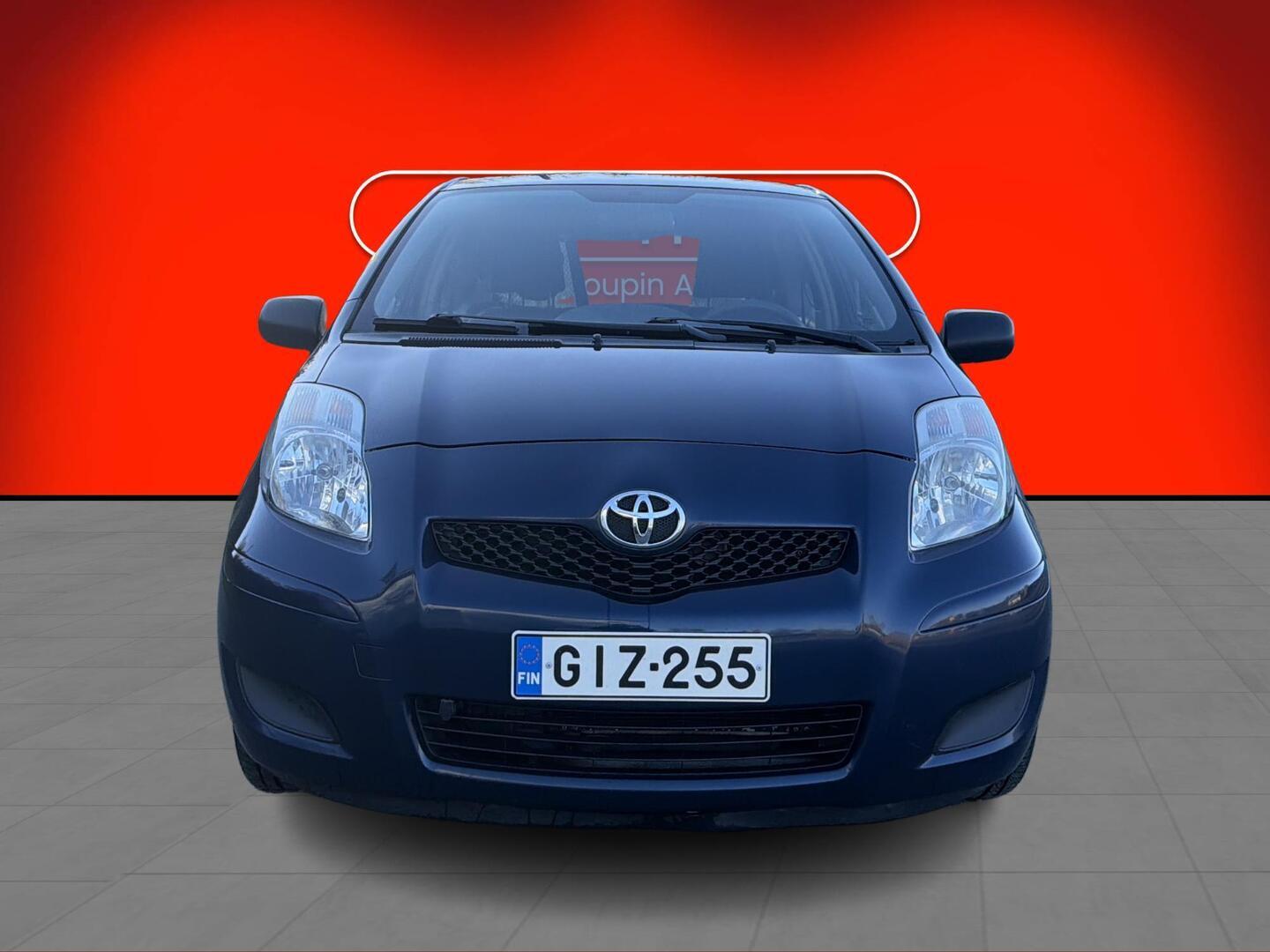 TOYOTA Yaris 2010