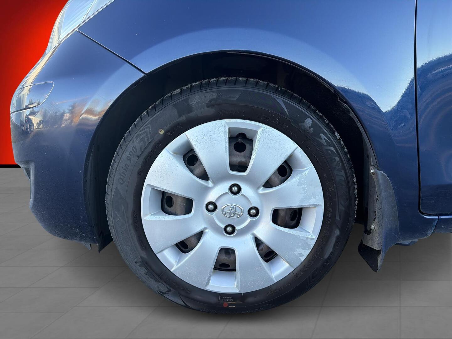 TOYOTA Yaris 2010