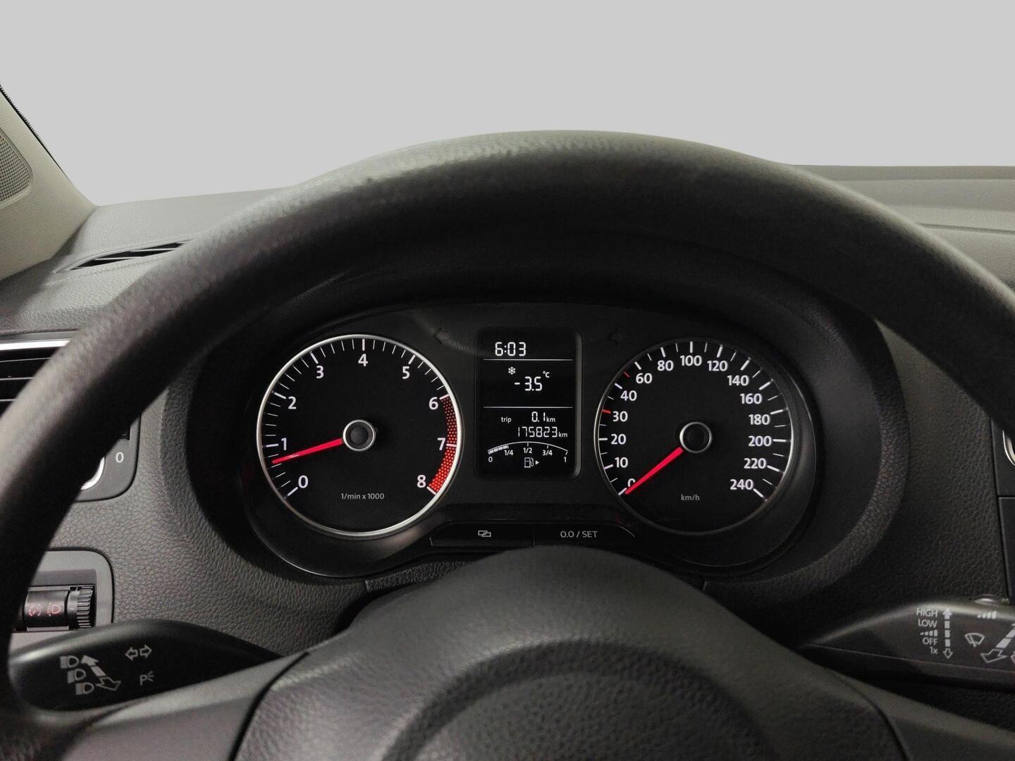 VOLKSWAGEN Polo 2010