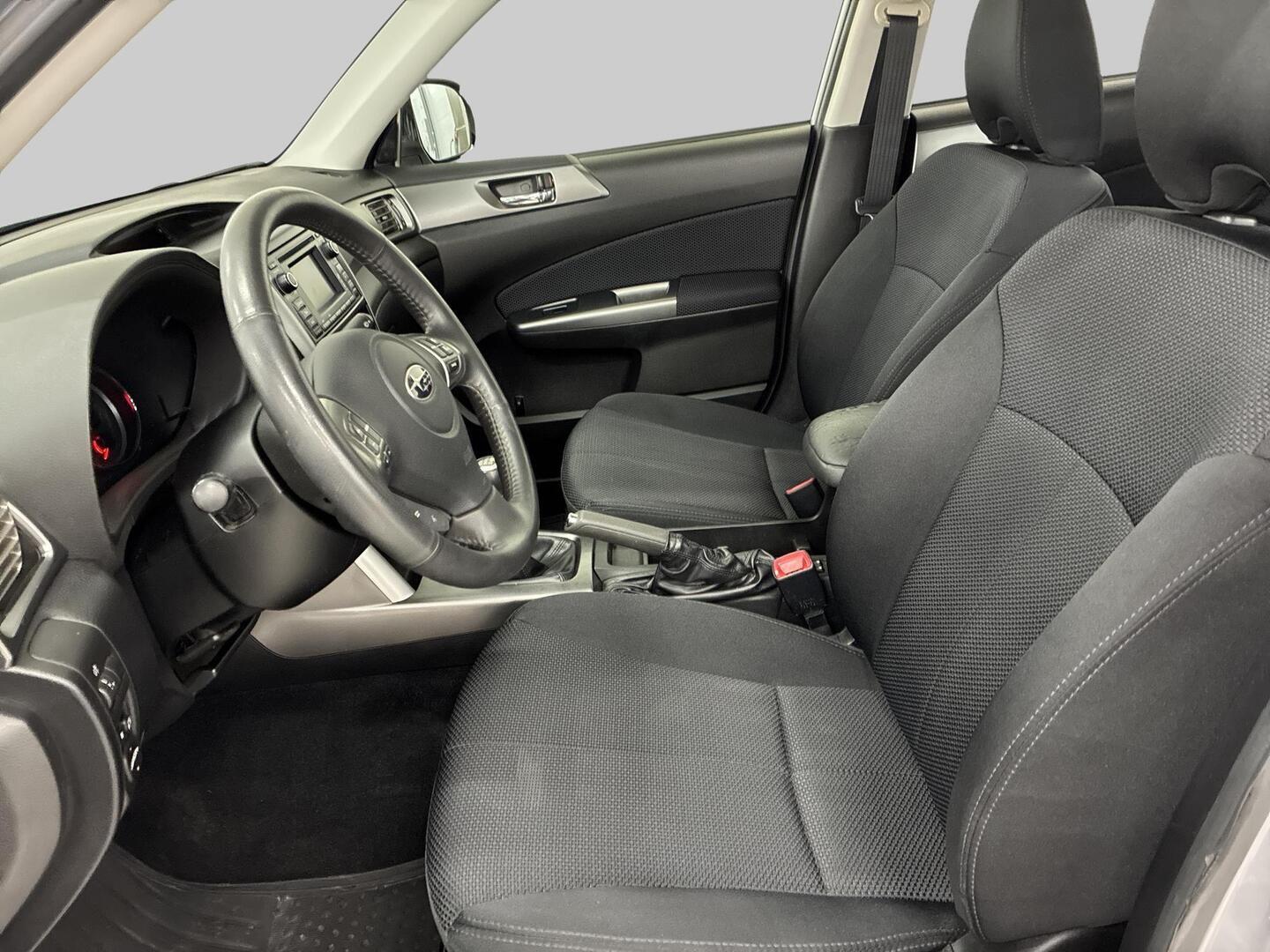 SUBARU Forester 2012