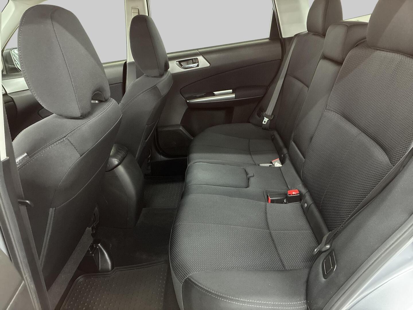 SUBARU Forester 2012