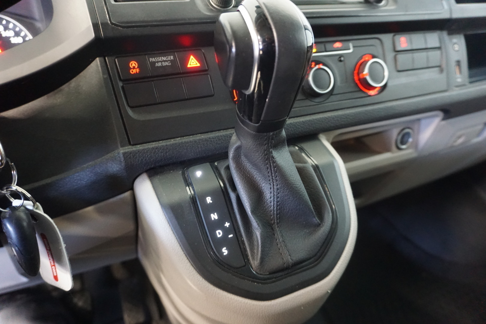 VOLKSWAGEN Transporter 2016