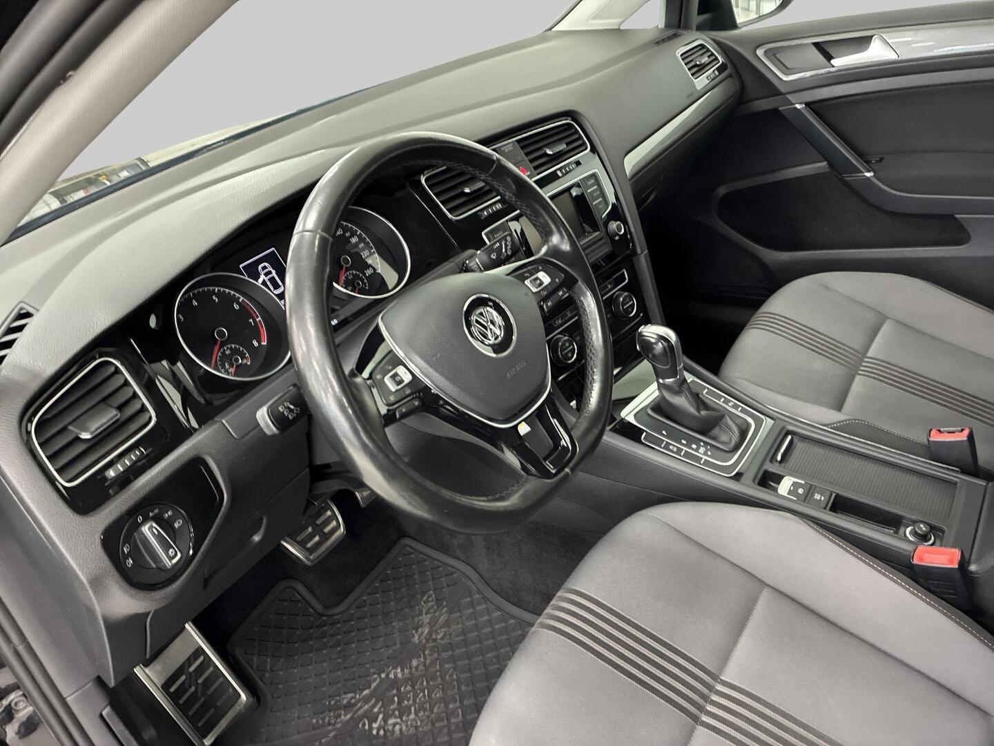 VOLKSWAGEN Golf 2016