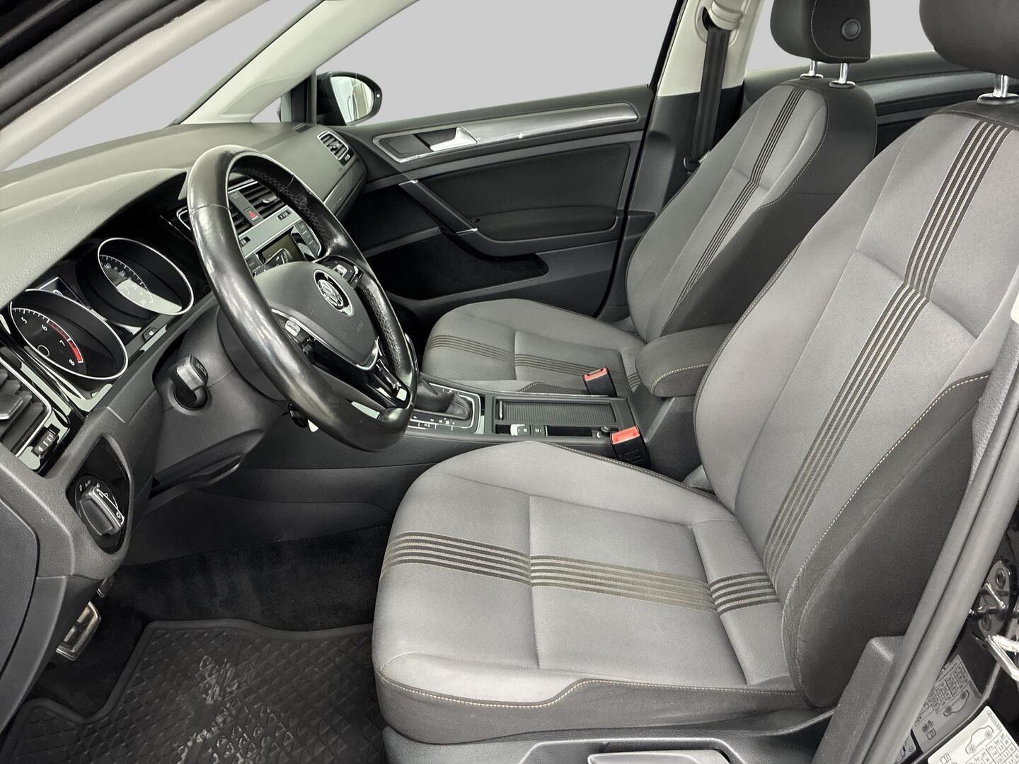 VOLKSWAGEN Golf 2016