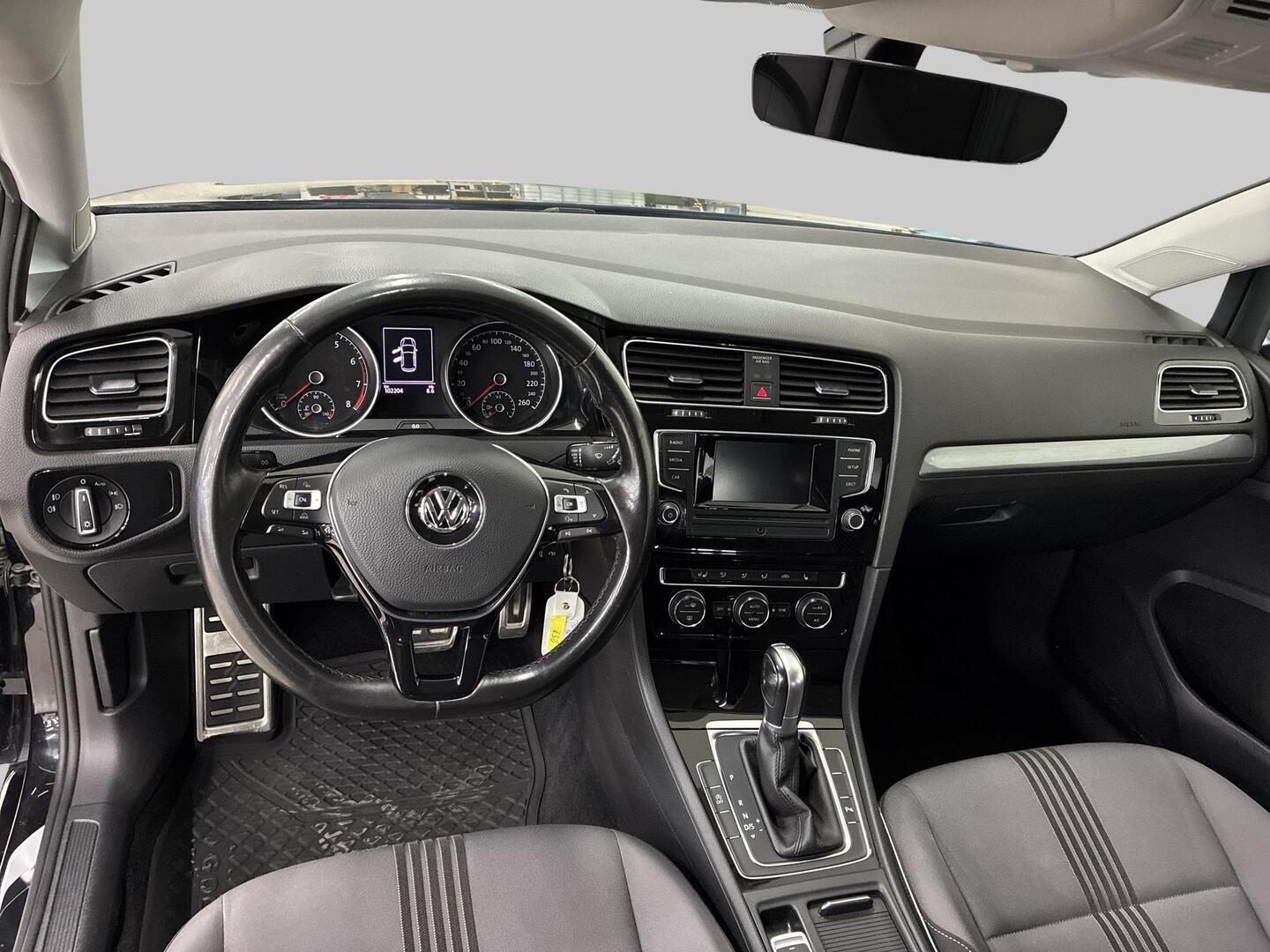 VOLKSWAGEN Golf 2016