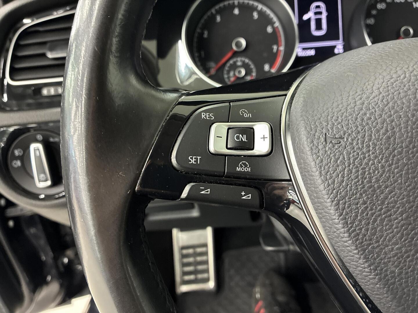 VOLKSWAGEN Golf 2016