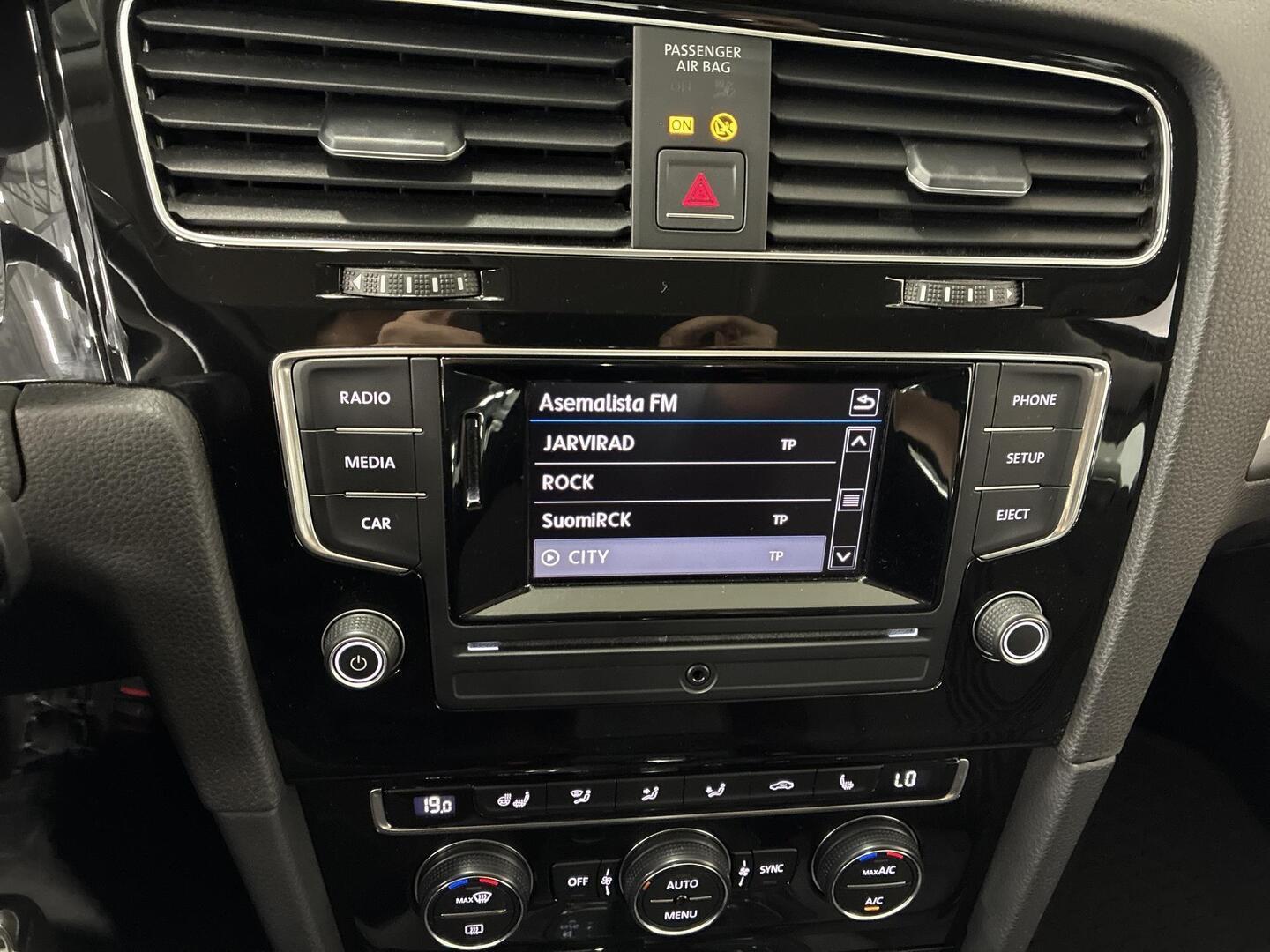 VOLKSWAGEN Golf 2016