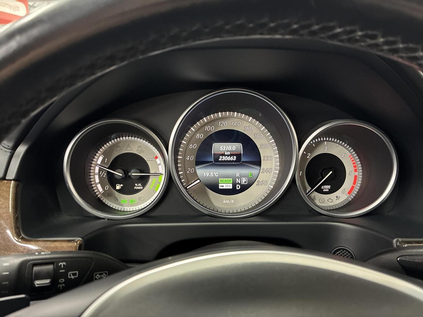 MERCEDES-BENZ E 2015