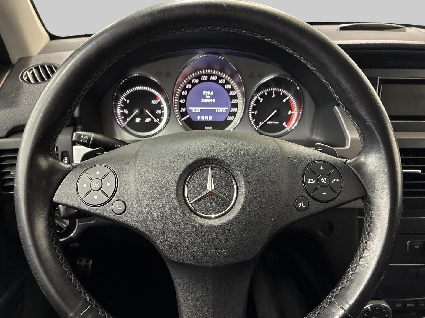 MERCEDES-BENZ GLK 2011