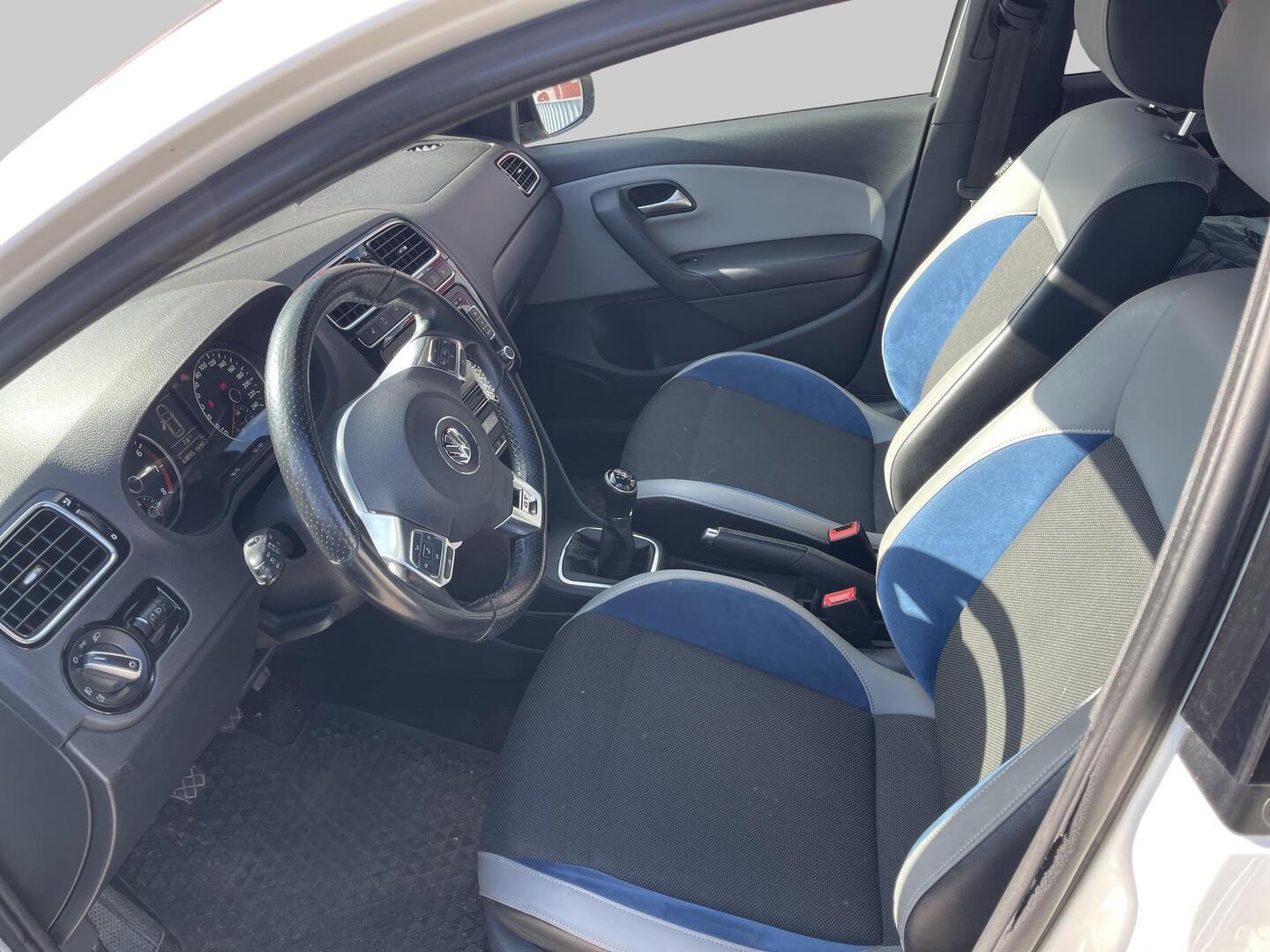 VOLKSWAGEN Polo 2014