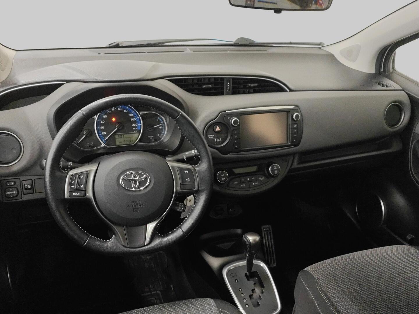 TOYOTA Yaris 2017