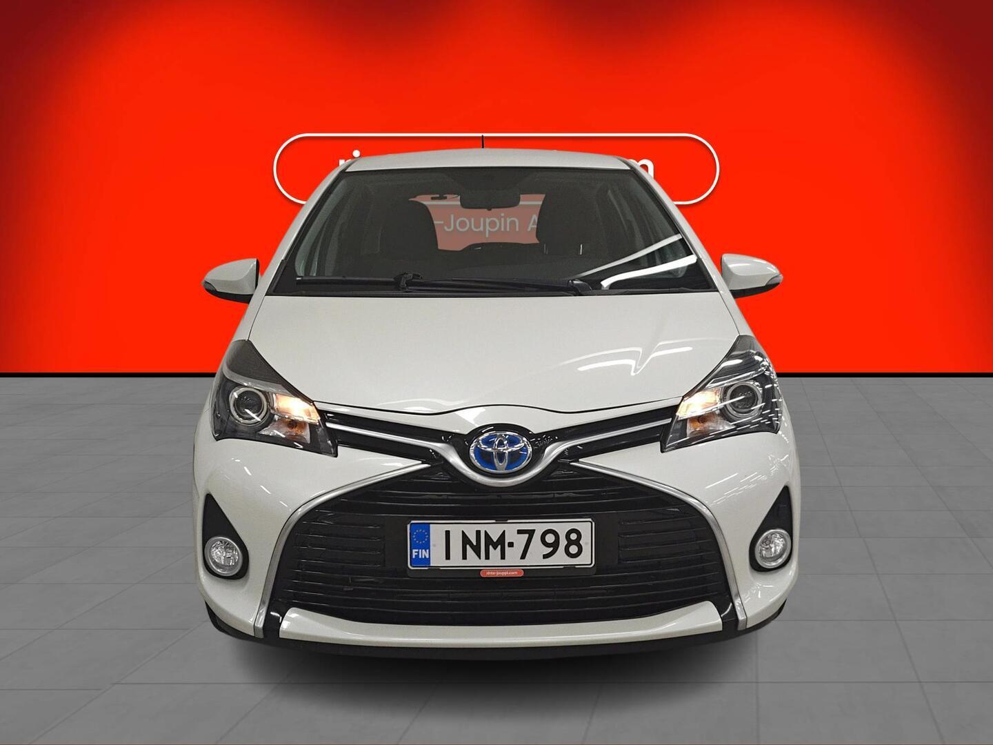 TOYOTA Yaris 2017