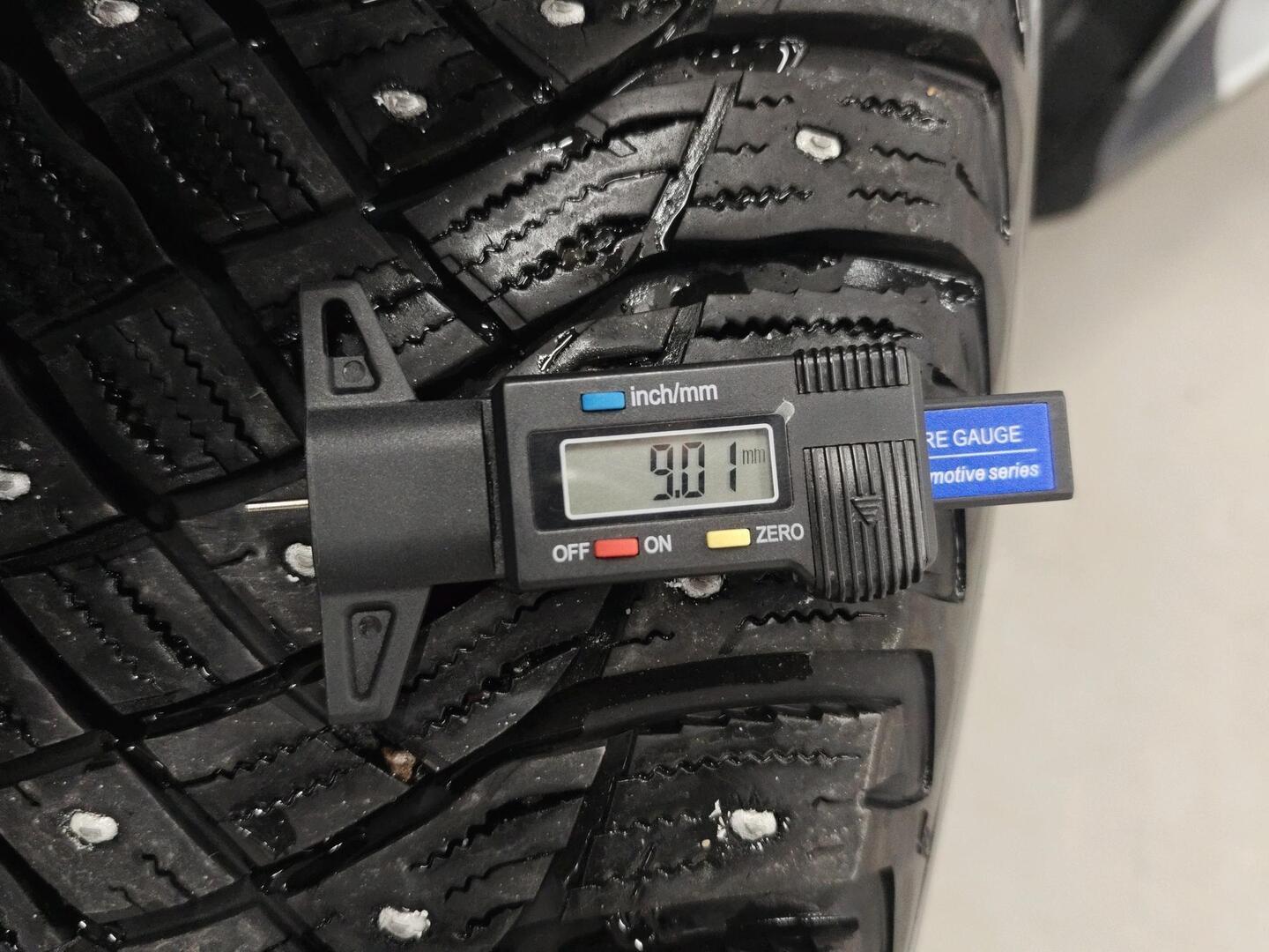 MERCEDES-BENZ EQC 2020