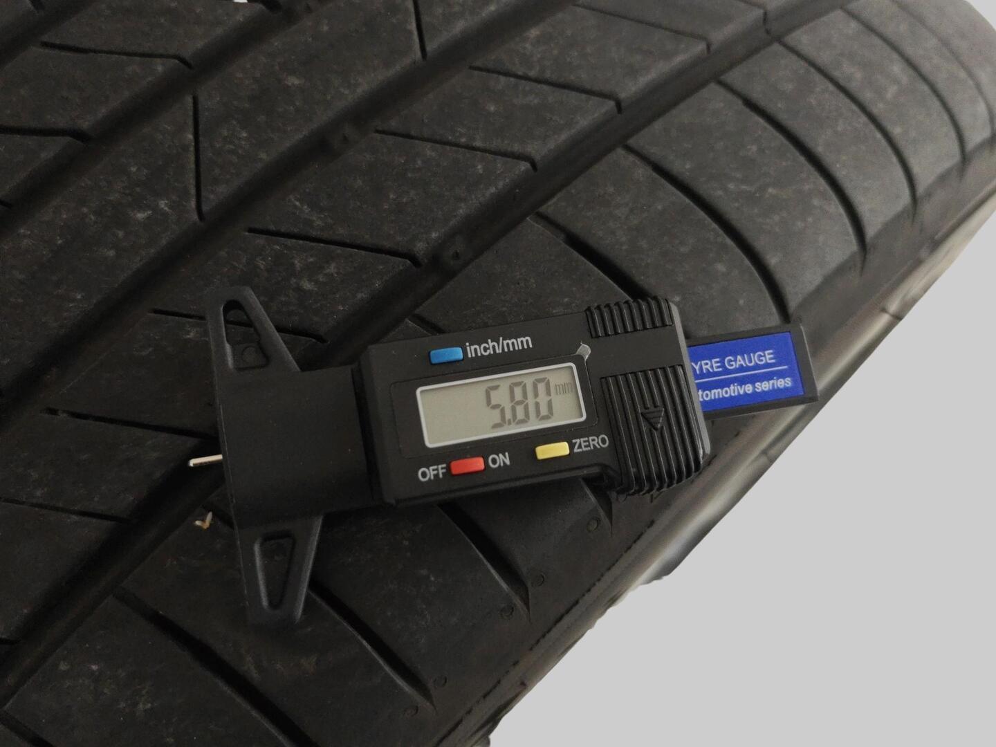 MERCEDES-BENZ EQC 2020