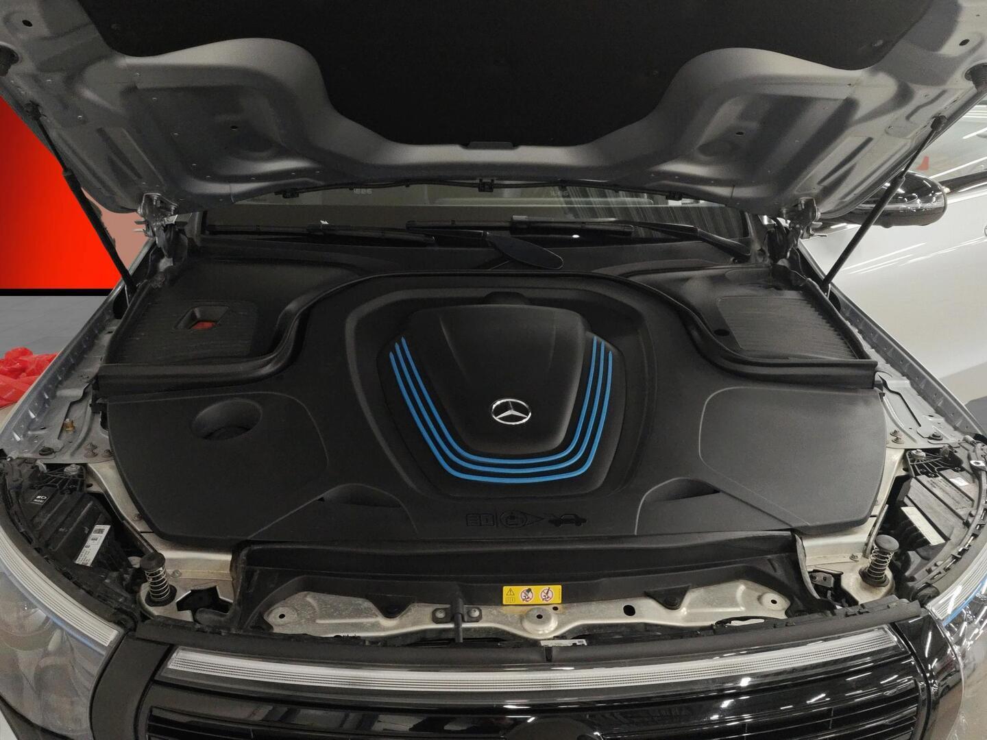 MERCEDES-BENZ EQC 2020