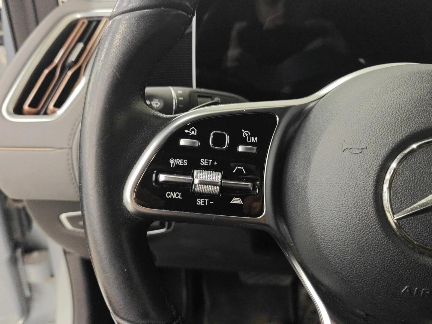 MERCEDES-BENZ EQC 2020