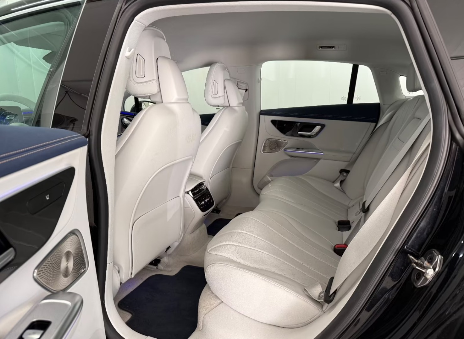 MERCEDES-BENZ EQE 2024