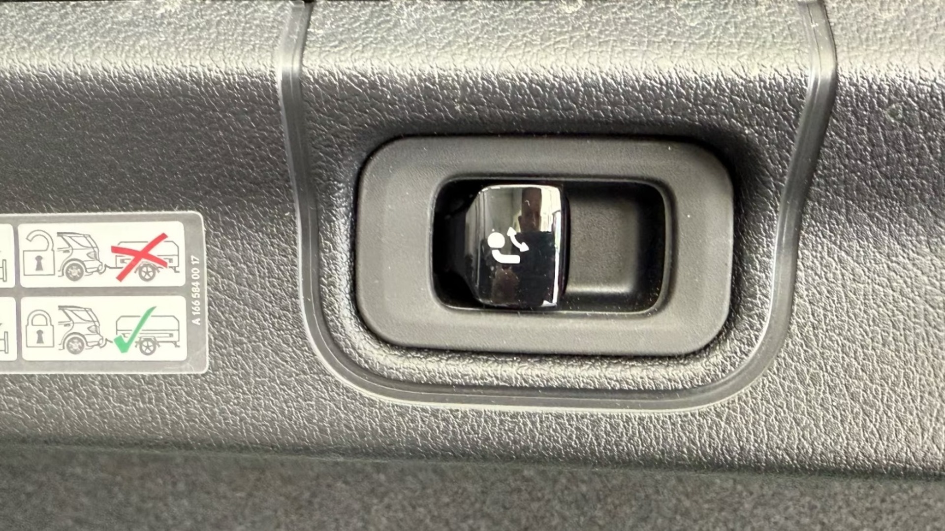 MERCEDES-BENZ EQE 2024