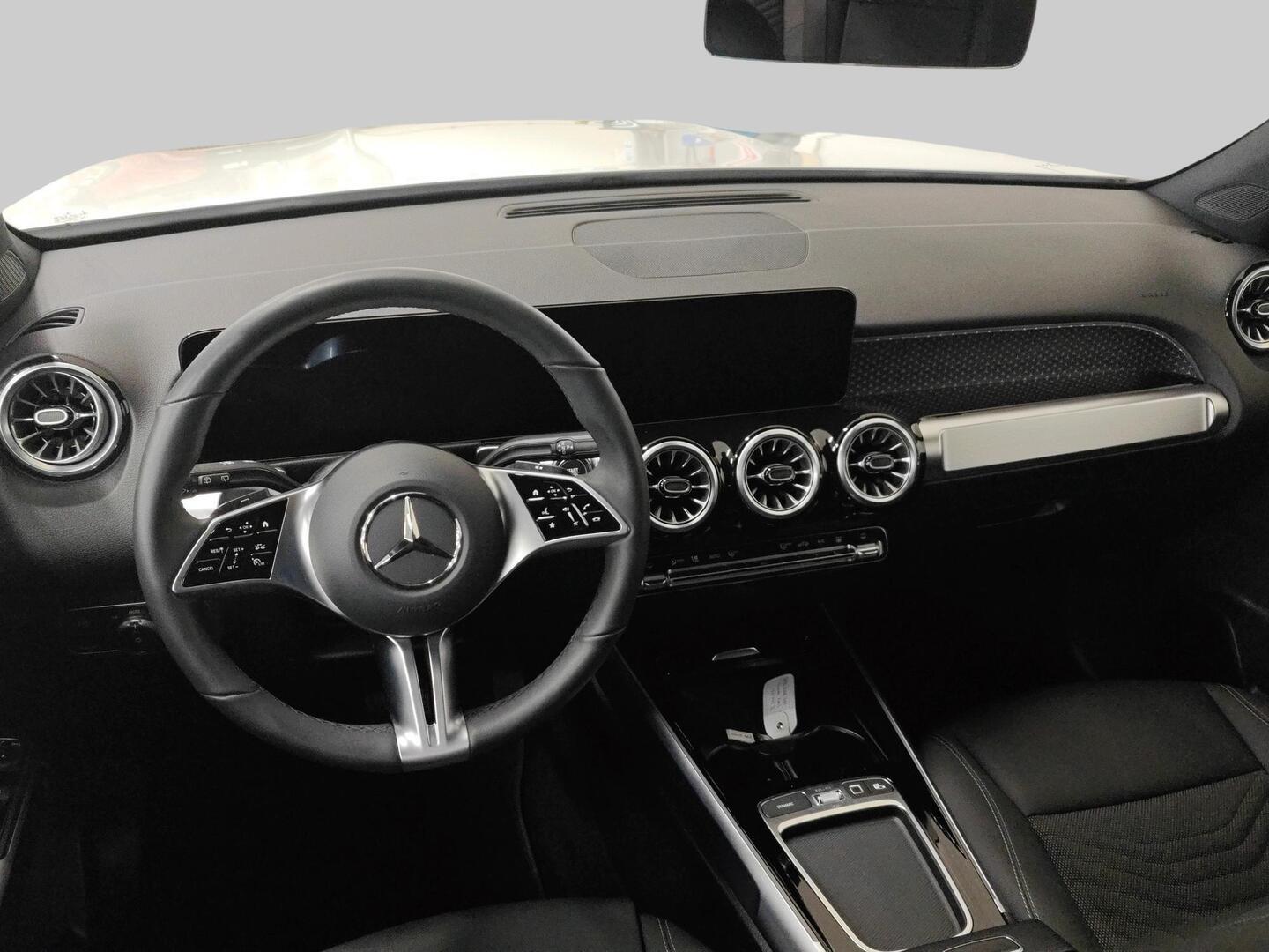 MERCEDES-BENZ EQB 2024