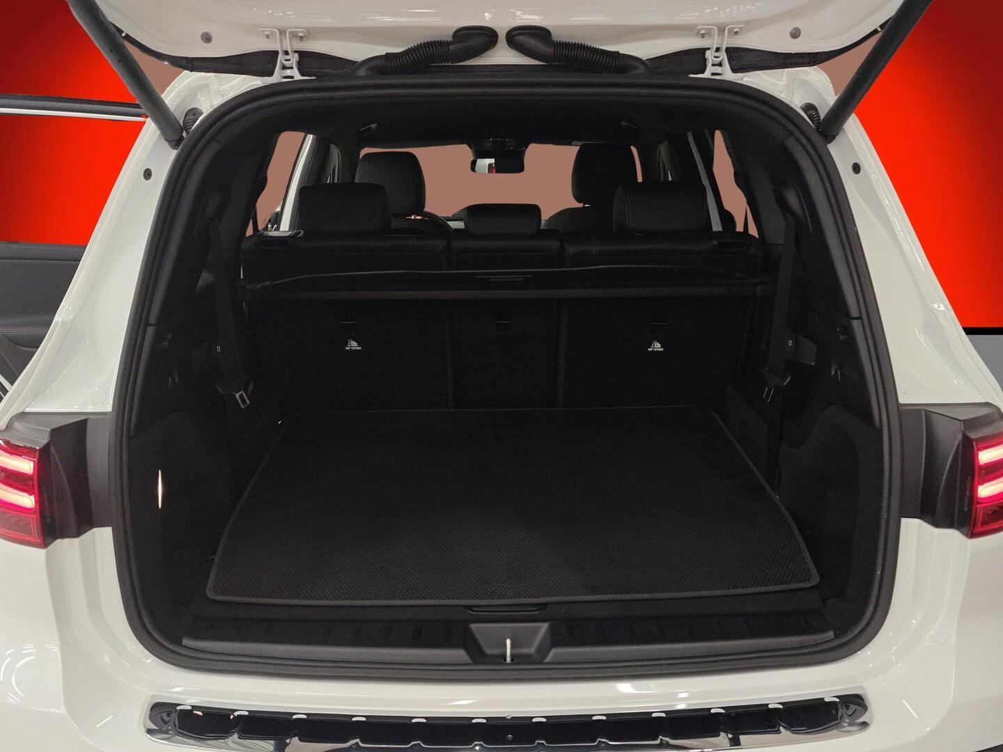 MERCEDES-BENZ EQB 2024