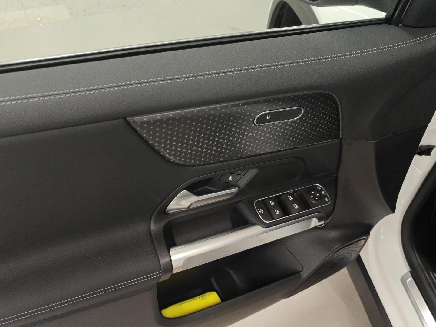 MERCEDES-BENZ EQB 2024