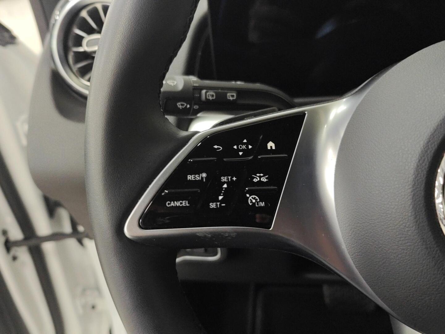 MERCEDES-BENZ EQB 2024