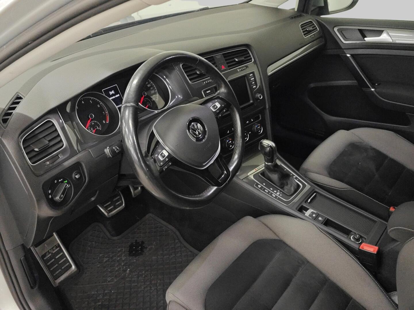 VOLKSWAGEN Golf 2016