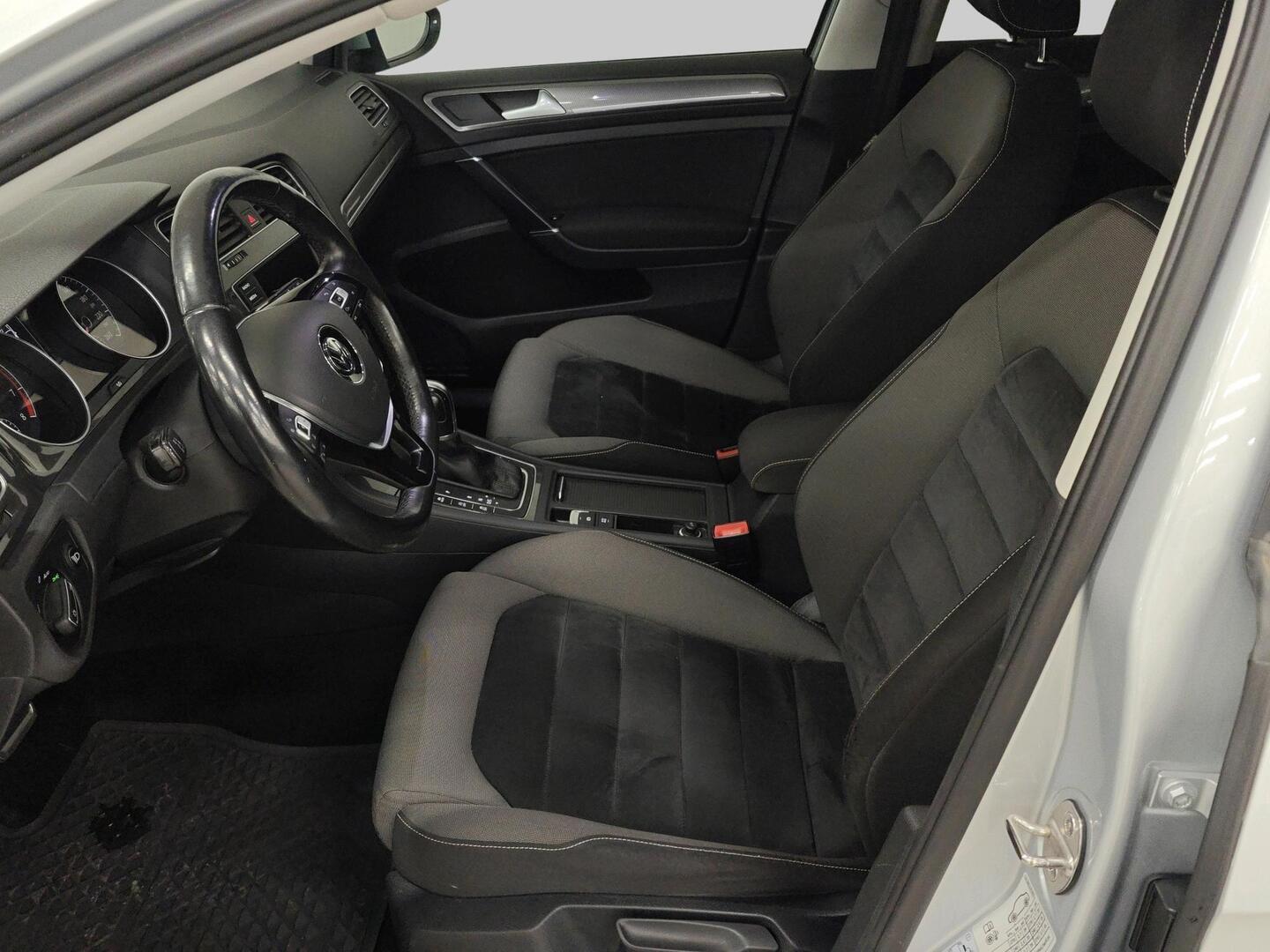 VOLKSWAGEN Golf 2016