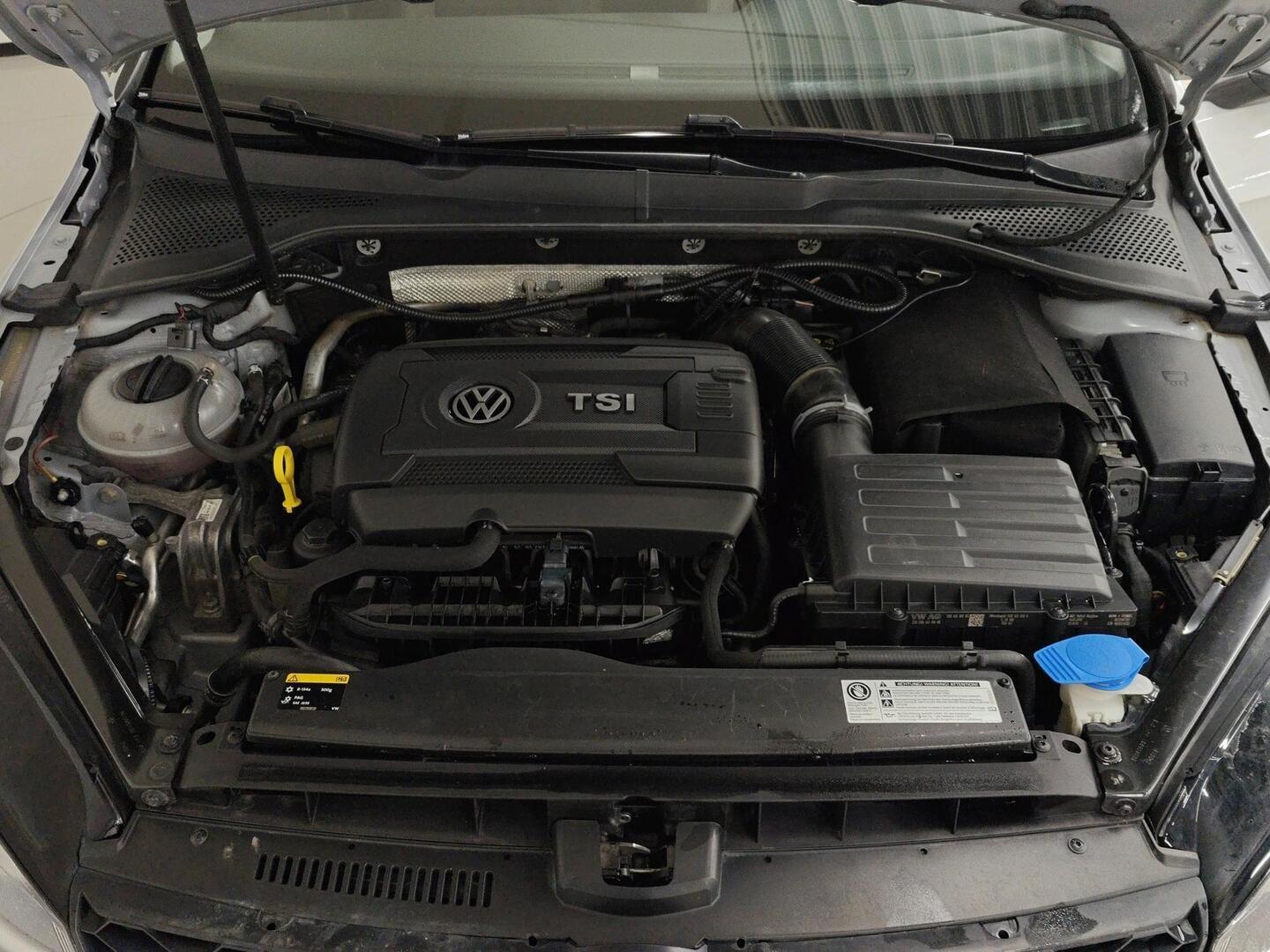 VOLKSWAGEN Golf 2016