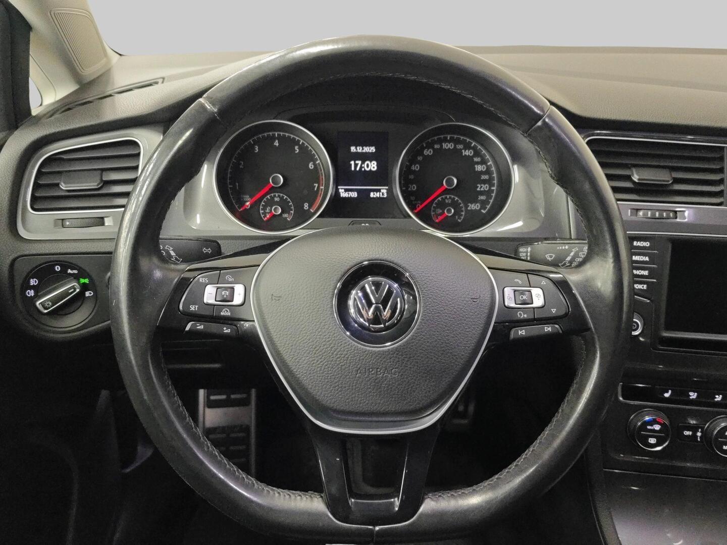 VOLKSWAGEN Golf 2016